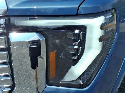 Used 2026 GMC Sierra 2500 Denali w/ Denali Reserve Package image 9