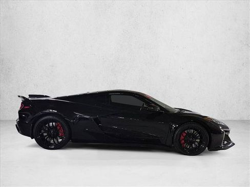 Used 2024 Chevrolet Corvette Z06 RWD image 4
