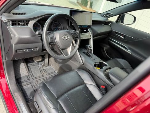 Used 2021 Toyota Venza Limited w/ Carpet Mat Package (TMS) image 2