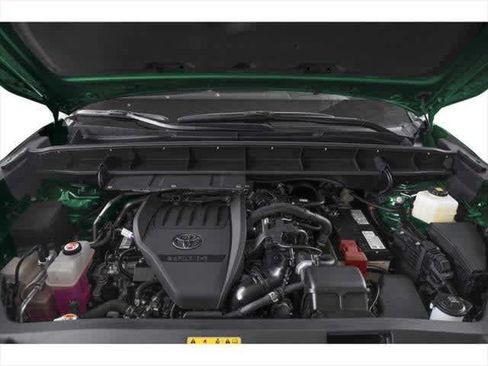 Used 2025 Toyota Highlander LE FWD image 8
