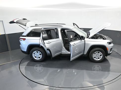 Used 2024 Jeep Grand Cherokee Laredo w/ Trailer Tow Package image 51