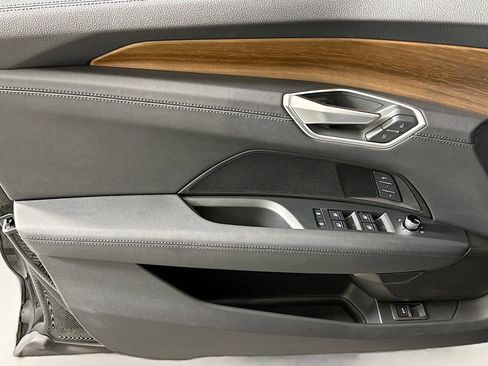 Used 2022 Audi e-tron GT Premium Plus image 21