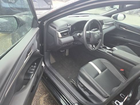 Used 2025 Toyota Camry SE image 3