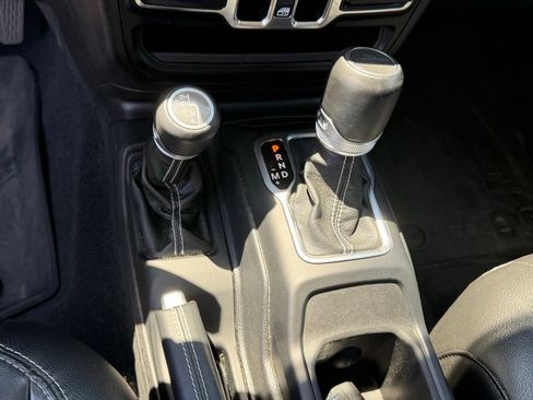 Used 2020 Jeep Gladiator Overland AWD/4WD image 25