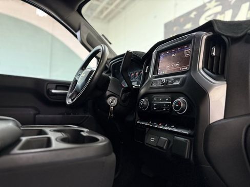 Used 2020 Chevrolet Silverado 1500 Custom w/ Custom Value Package image 17