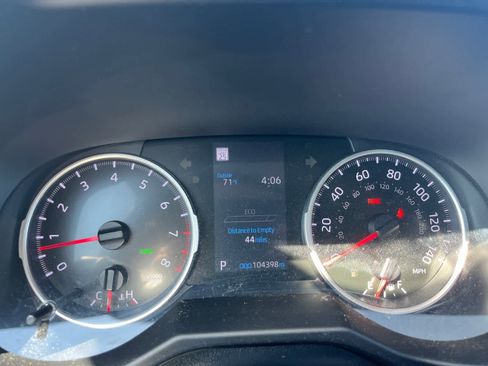 Used 2021 Toyota RAV4 XLE FWD image 15