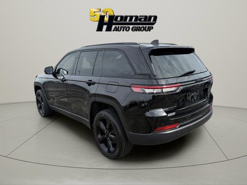 Used 2022 Jeep Grand Cherokee Altitude AWD/4WD image 3