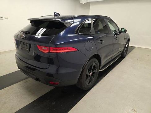 Used 2019 Jaguar F-PACE Premium image 2
