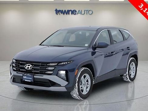 Used 2025 Hyundai Tucson SE image 2