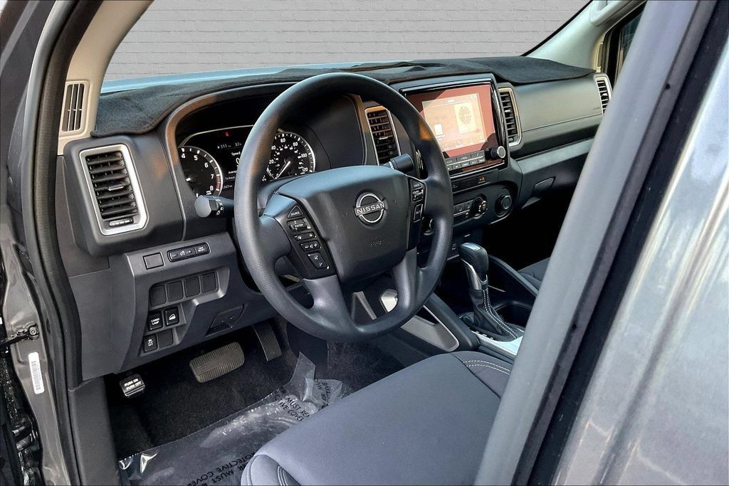 Used 2023 Nissan Frontier SV AWD/4WD image 16