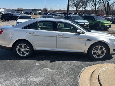 Used 2014 Ford Taurus SEL image 11
