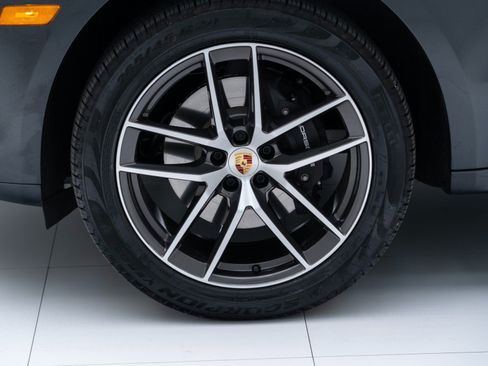 Certified 2025 Porsche Macan AWD/4WD image 12