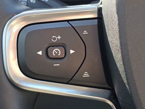 Used 2023 Volvo XC40 B5 Plus w/ Protection Package Premier image 34