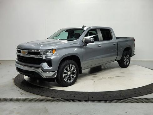 Used 2024 Chevrolet Silverado 1500 LT AWD/4WD image 4