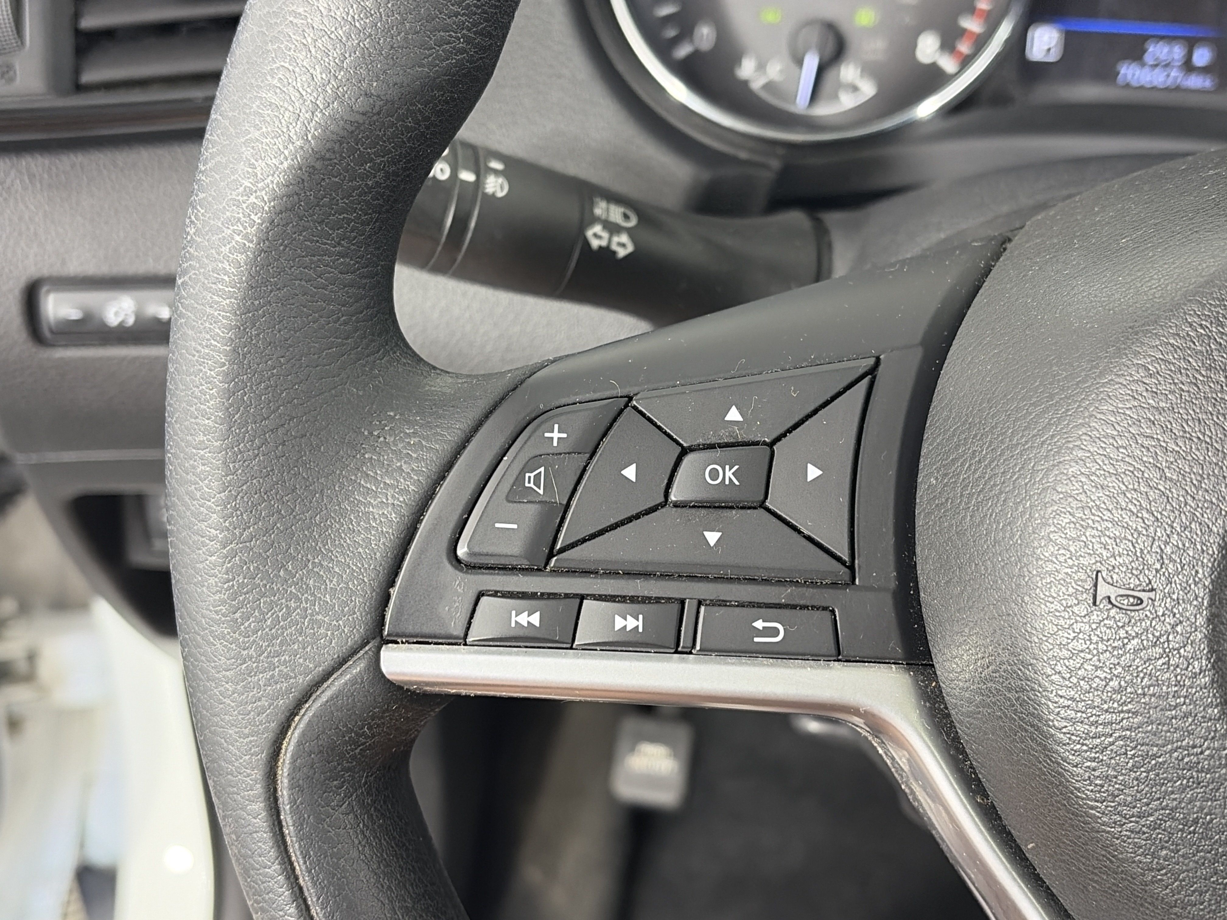 Used 2019 Nissan Rogue SV FWD image 27