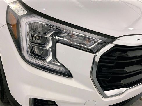 Used 2024 GMC Terrain SLE image 25