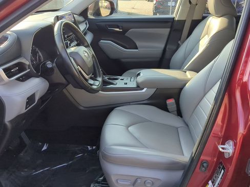 Used 2022 Toyota Highlander XLE image 15