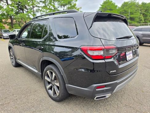 Used 2024 Honda Pilot Elite image 3