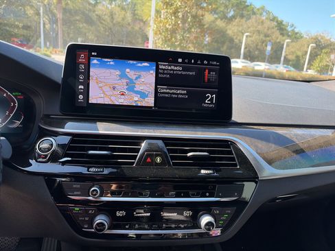 Used 2021 BMW 530i w/ Premium Package image 9