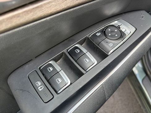 Used 2023 Kia Sorento S w/ Panoramic Sunroof Package AWD/4WD image 17