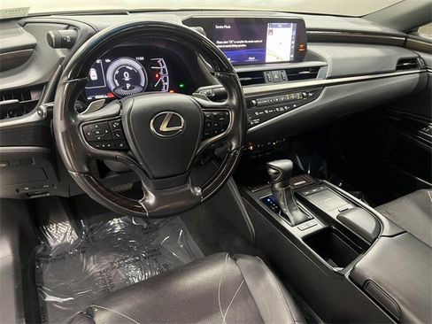 Used 2019 Lexus ES 300h w/ Luxury Package image 17