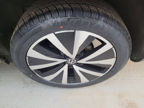 Used 2022 Volkswagen Taos SE w/ Panoramic Sunroof Package image 31