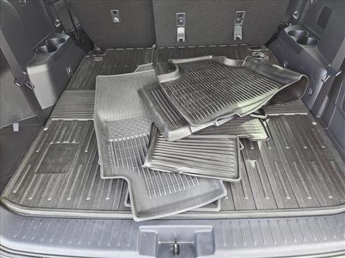 Used 2023 Toyota Highlander LE image 6