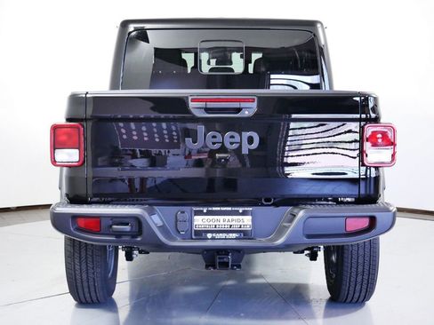 Used 2024 Jeep Gladiator Sport w/ Premium Package image 12