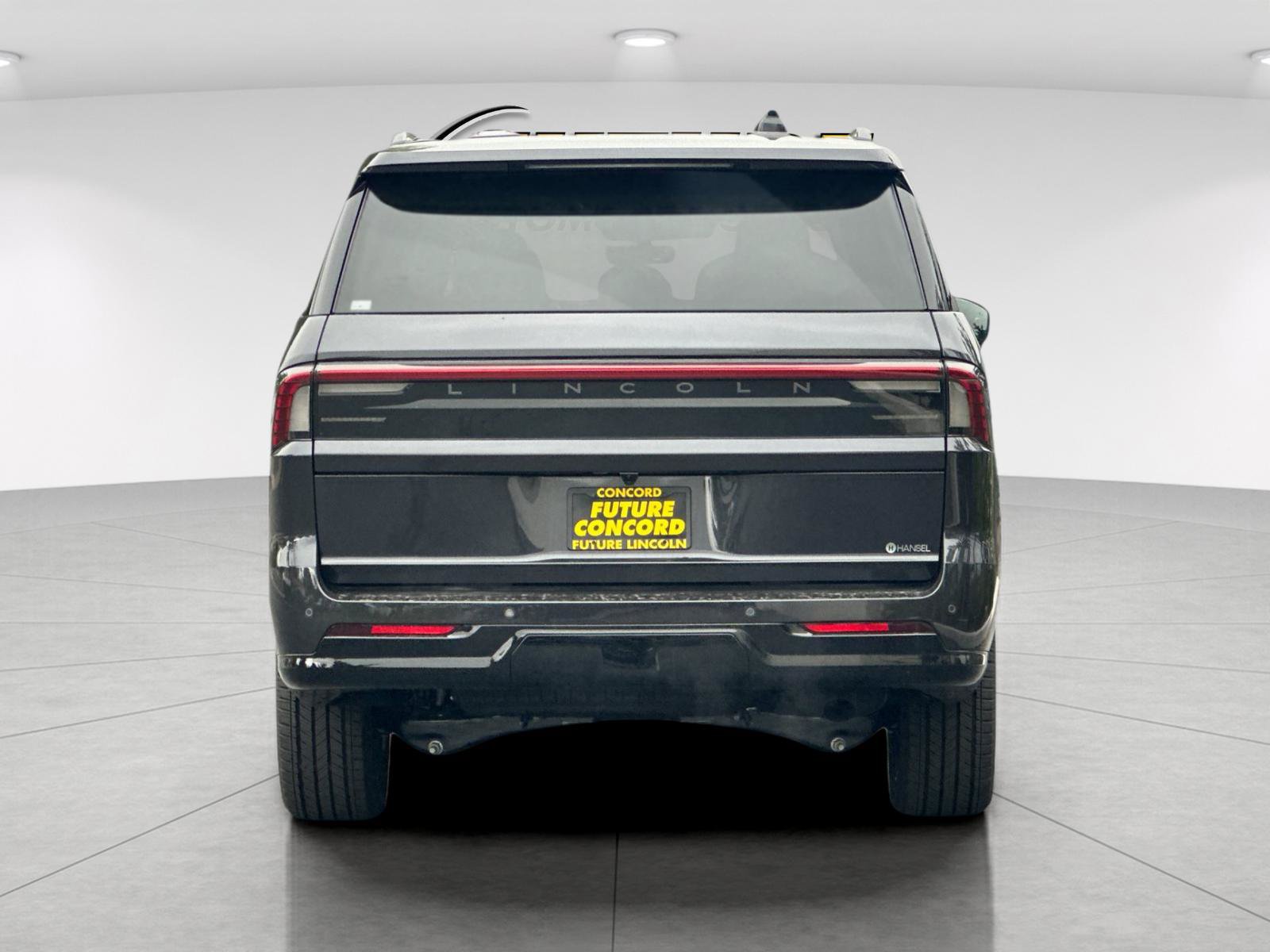 New 2026 Lincoln Navigator L Reserve w/ Jet Appearance Package AWD/4WD image 4