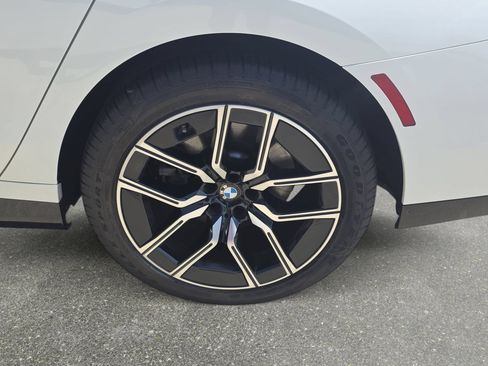 Used 2025 BMW 740i RWD image 32