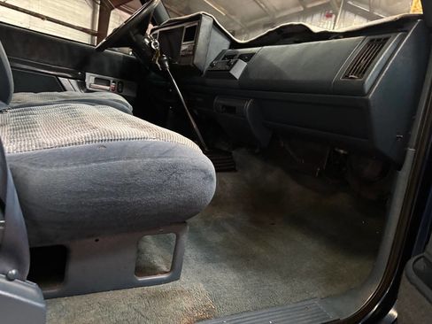 Used 1993 Chevrolet Silverado 3500 2WD Crew Cab image 25