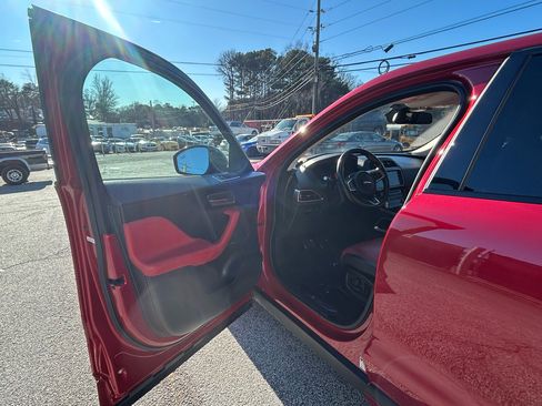 Used 2017 Jaguar F-PACE R-Sport image 11