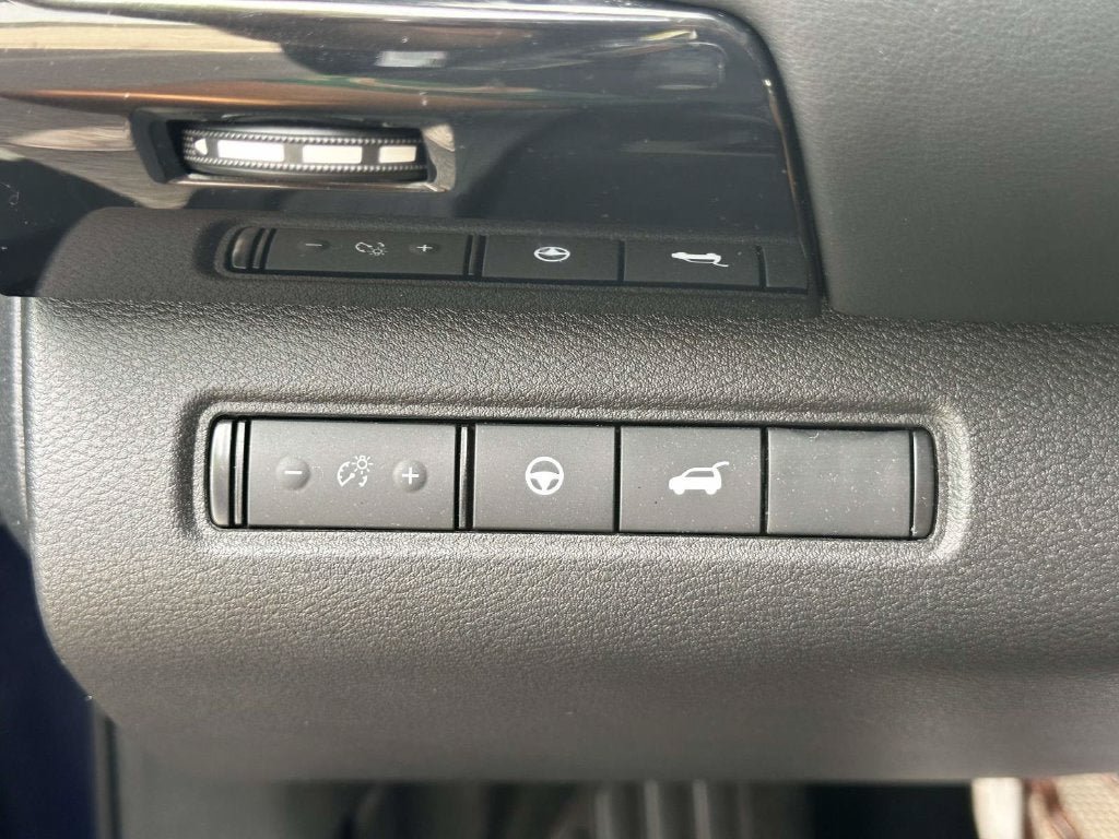 Certified 2025 Nissan Pathfinder SV AWD/4WD image 33