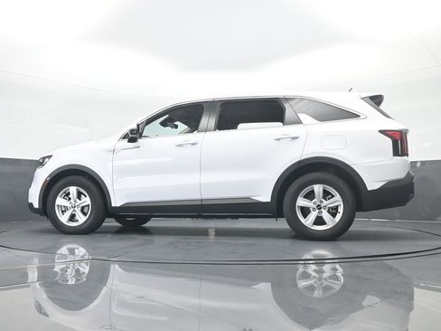 Used 2023 Kia Sorento LX image 53