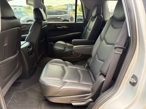 Used 2019 Cadillac Escalade Premium Luxury RWD image 33