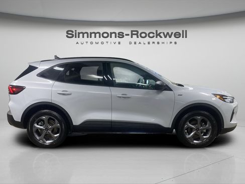 Used 2025 Ford Escape ST-Line AWD/4WD image 6