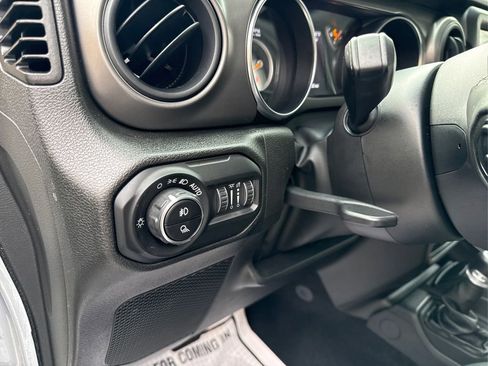 Used 2022 Jeep Gladiator Sport AWD/4WD image 36