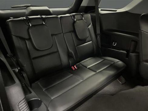 Used 2023 Ford Explorer XLT image 32