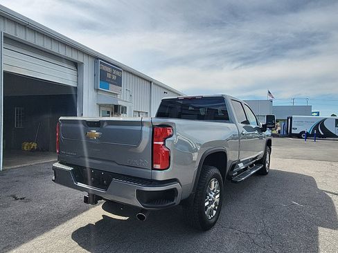 Used 2024 Chevrolet Silverado 2500 High Country w/ High Country Premium Package AWD/4WD image 5