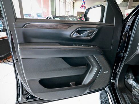 Used 2022 Chevrolet Suburban Z71 AWD/4WD image 17
