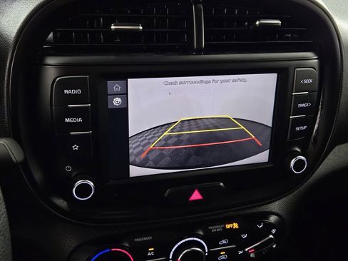 Used 2025 Kia Soul LX w/ LX Technology Package image 13