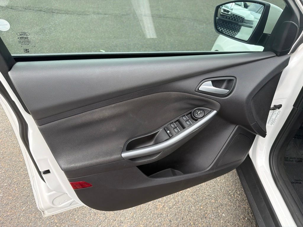 Used 2014 Ford Focus Titanium FWD image 11