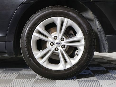 Used 2015 Ford Taurus SEL image 8