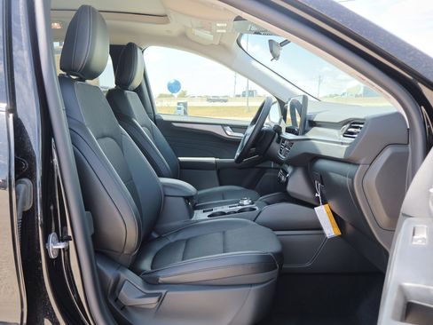New 2025 Ford Escape SE image 40