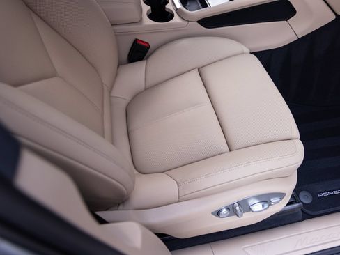 Certified 2026 Porsche Macan AWD/4WD image 34