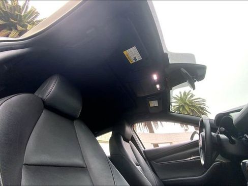 Used 2019 MAZDA MAZDA3 Hatchback w/ Premium Package image 22