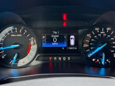 Used 2017 Ford Explorer XLT image 24