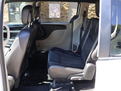 Used 2017 Dodge Grand Caravan SXT FWD image 35