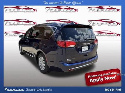 Used 2020 Chrysler Pacifica Touring-L FWD image 3