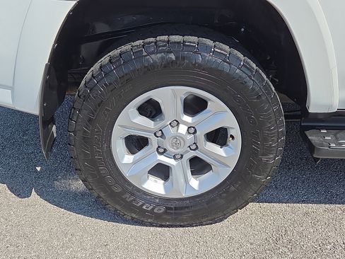 Used 2021 Toyota 4Runner SR5 AWD/4WD image 7